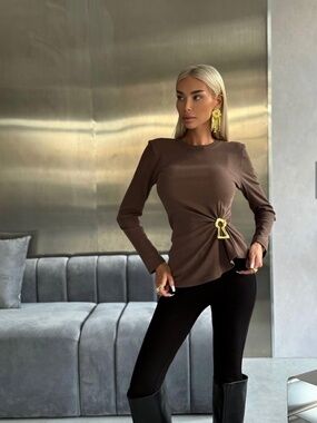 Schiaparelli elegant top with gold detals